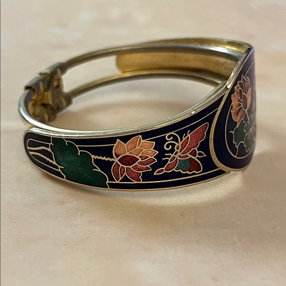 Vintage navy cloisonné clamper bracelet butterflies and lotus flowers gold tone - Picture 2 of 8